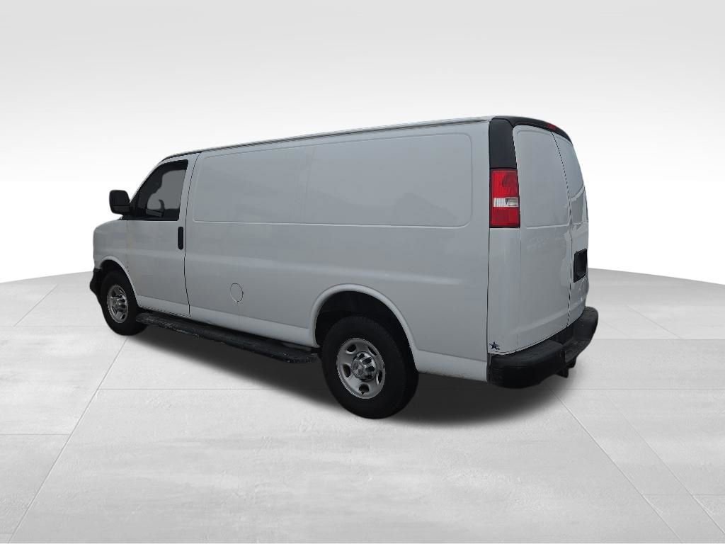 Used 2017 Chevrolet Express 2500 RWD image 6