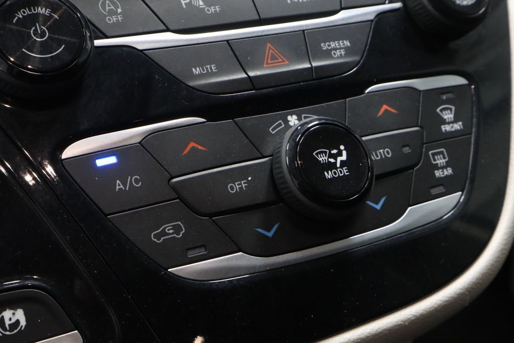 Used 2023 Chrysler Pacifica Touring-L FWD image 31