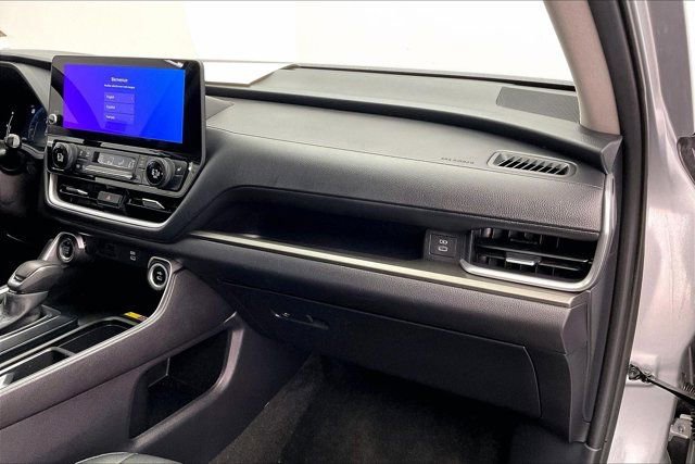 Used 2025 Toyota Grand Highlander AWD image 16