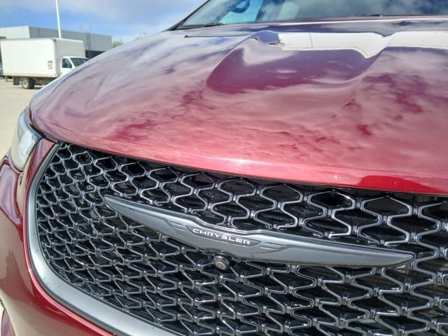 Used 2023 Chrysler Pacifica Limited w/ S Appearance Package FWD image 10