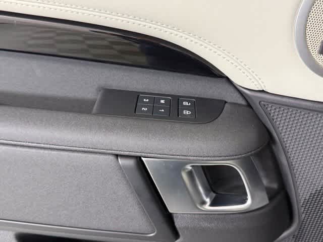 New 2026 Land Rover Discovery S AWD/4WD image 15