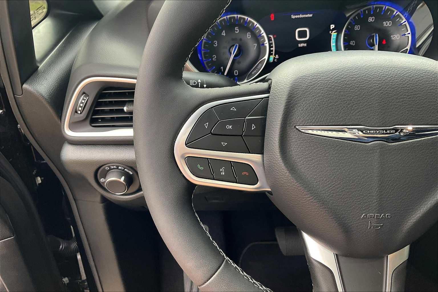 Certified 2025 Chrysler Voyager LX image 21