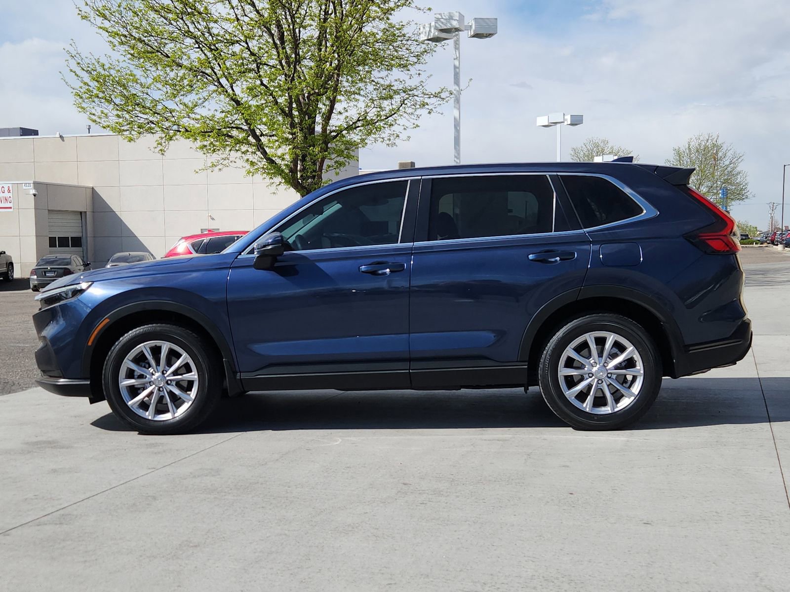 Used 2023 Honda CR-V EX image 2