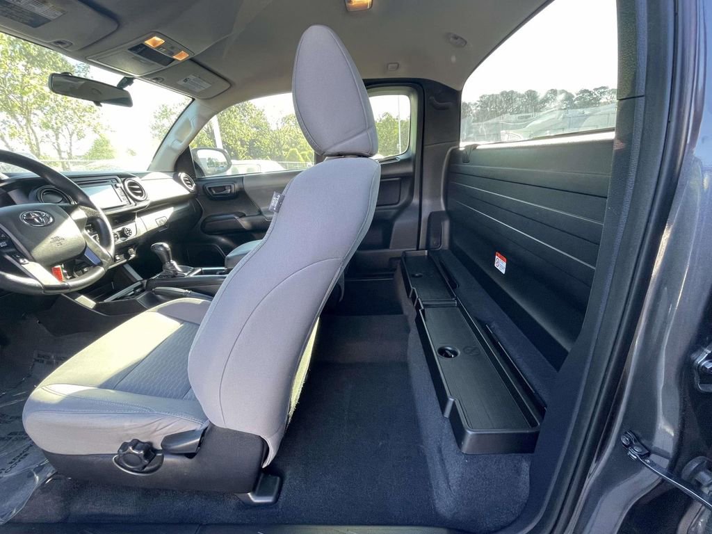 Used 2016 Toyota Tacoma SR image 10