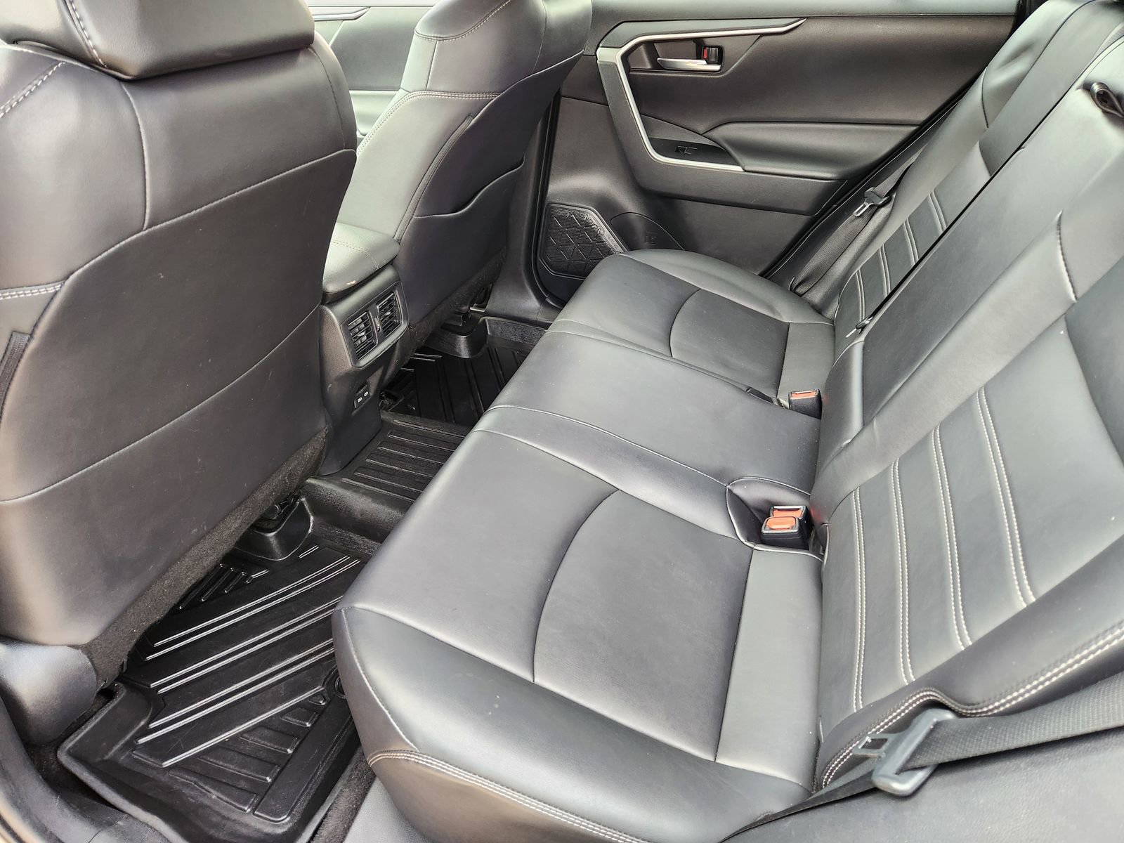 Used 2022 Toyota RAV4 XLE Premium image 35