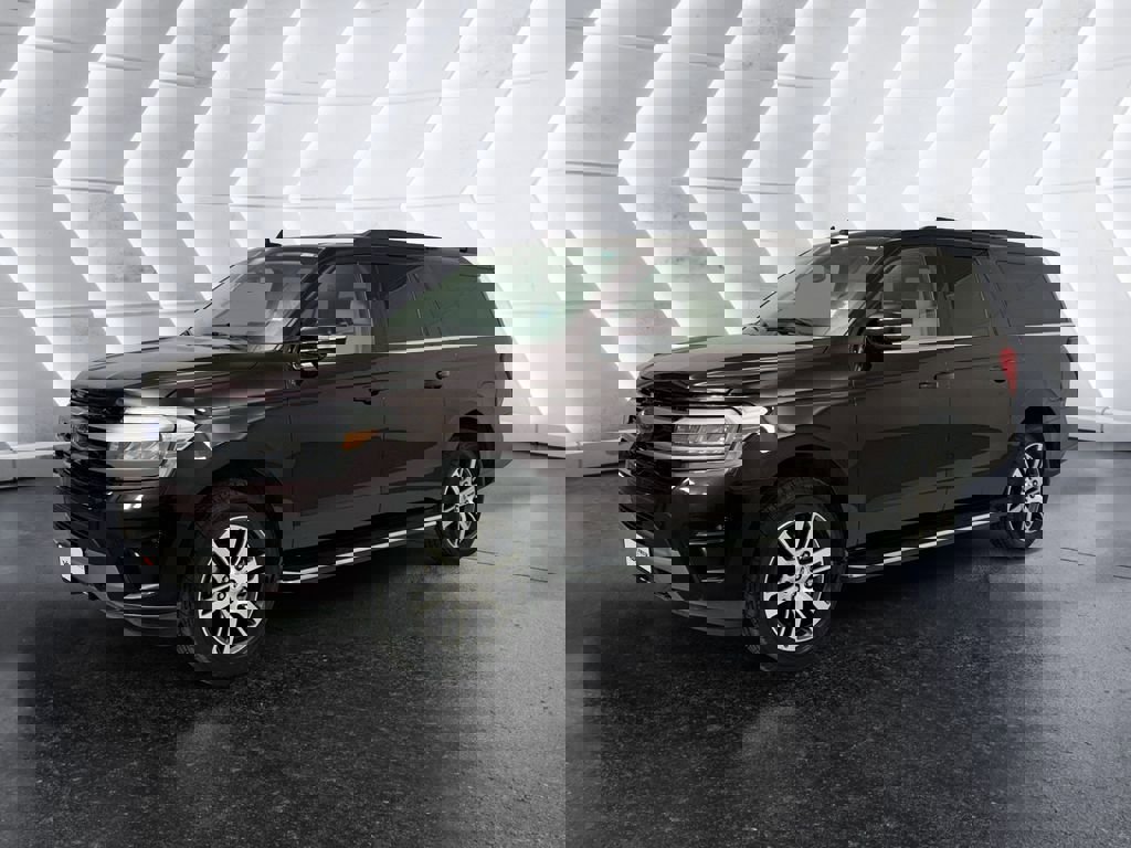 Used 2023 Ford Expedition Max XLT image 3