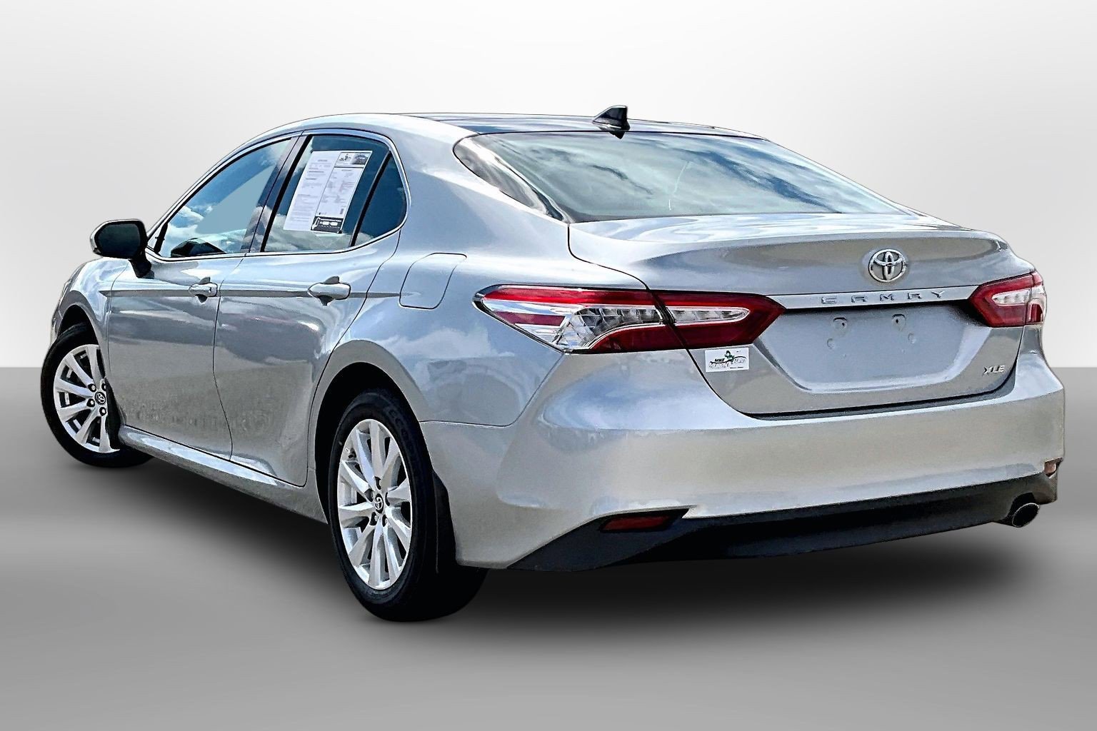 Used 2019 Toyota Camry XLE FWD image 10