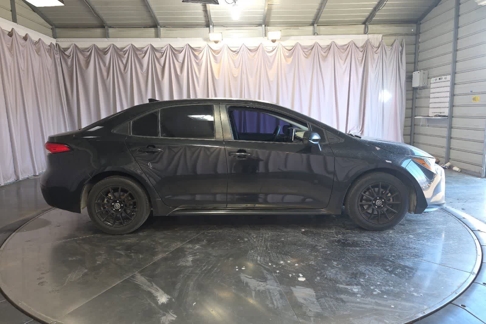 Used 2020 Toyota Corolla LE image 9