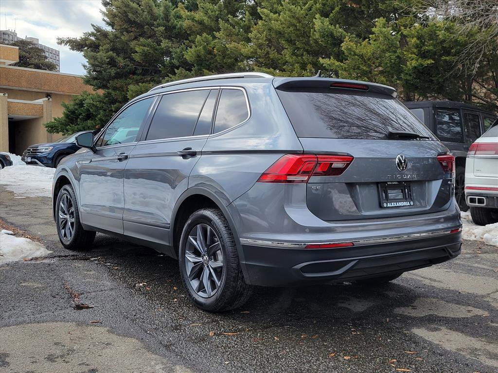 Used 2022 Volkswagen Tiguan SE w/ Panoramic Sunroof Package image 5