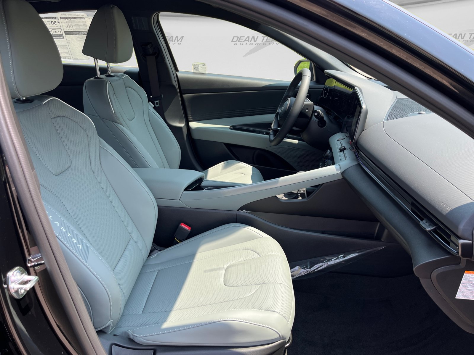 Certified 2025 Hyundai Elantra Limited FWD image 15