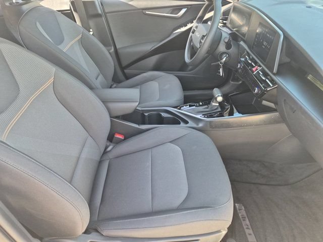 Used 2025 Kia Niro LX FWD image 30
