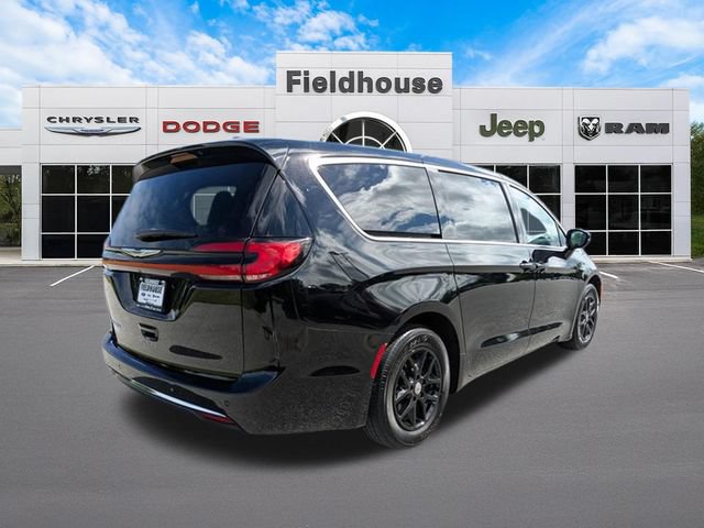 Used 2025 Chrysler Pacifica Select FWD image 12