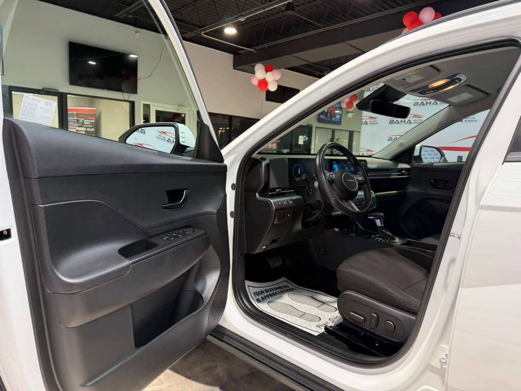 Used 2025 Hyundai Kona SEL image 28