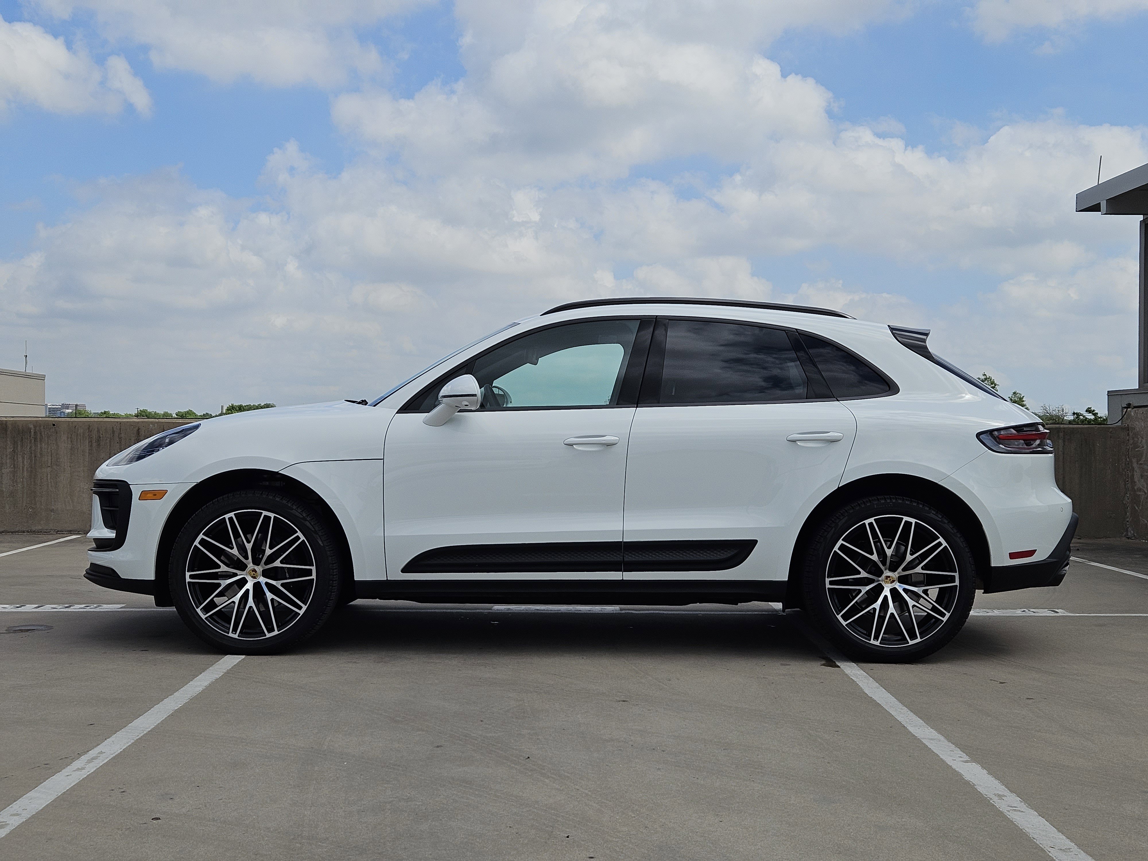 Certified 2026 Porsche Macan AWD/4WD image 2