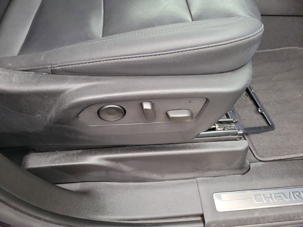 Used 2023 Chevrolet Suburban LT image 36