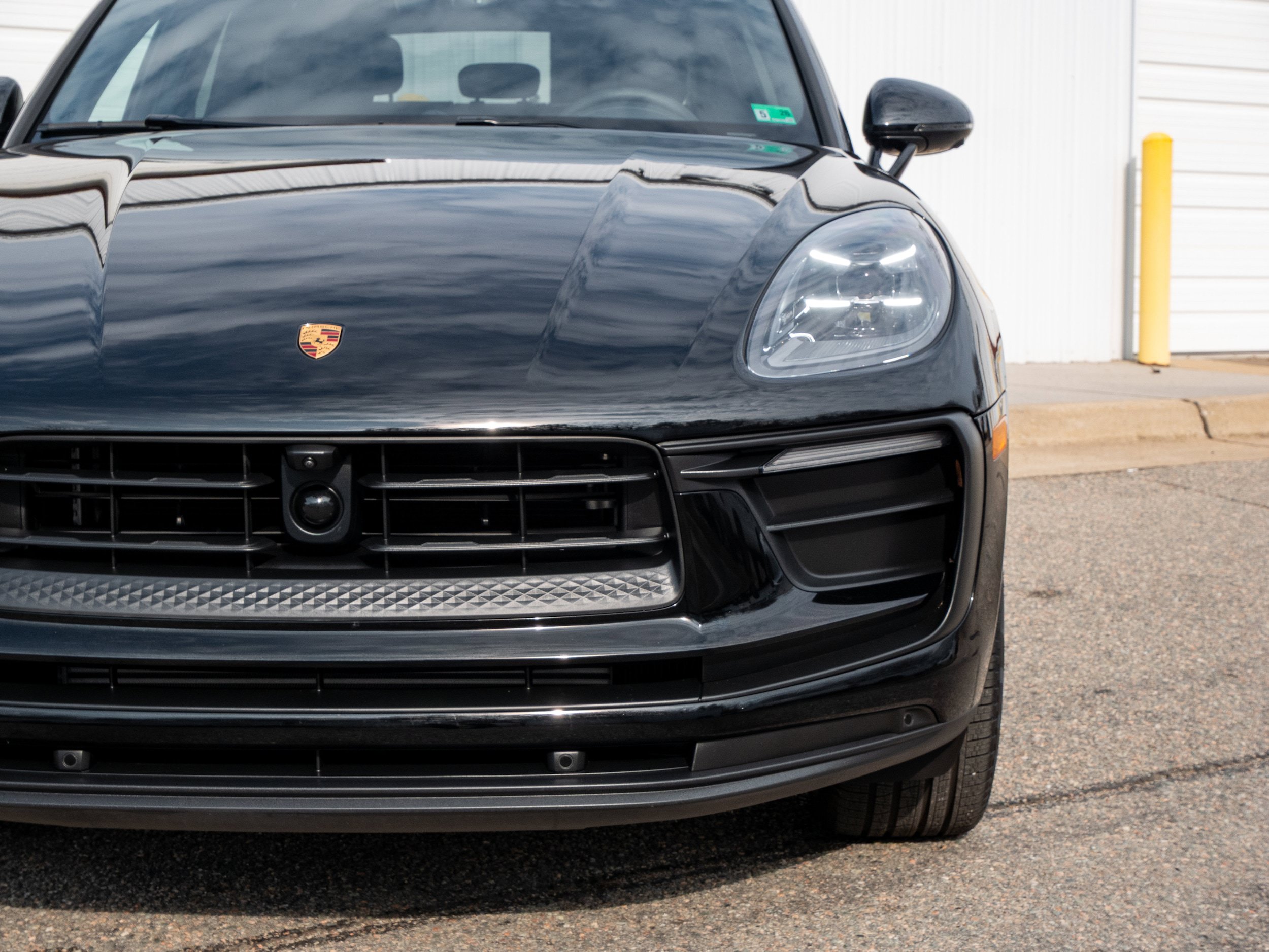 Certified 2025 Porsche Macan AWD/4WD image 12