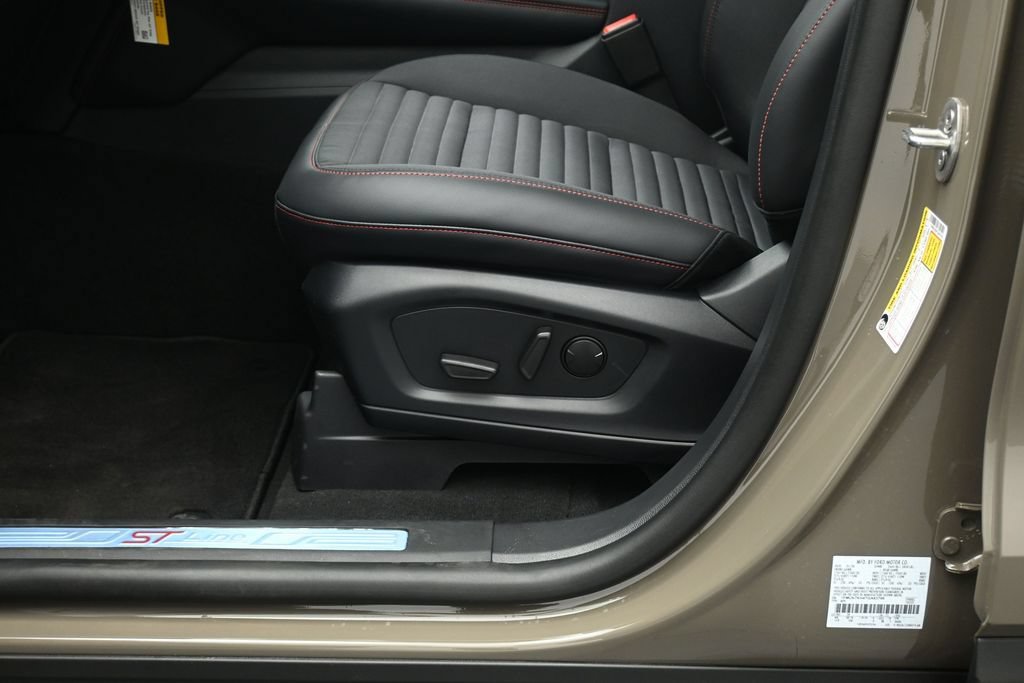 New 2026 Ford Explorer ST-Line w/ ST-Line Street Pack AWD/4WD image 10