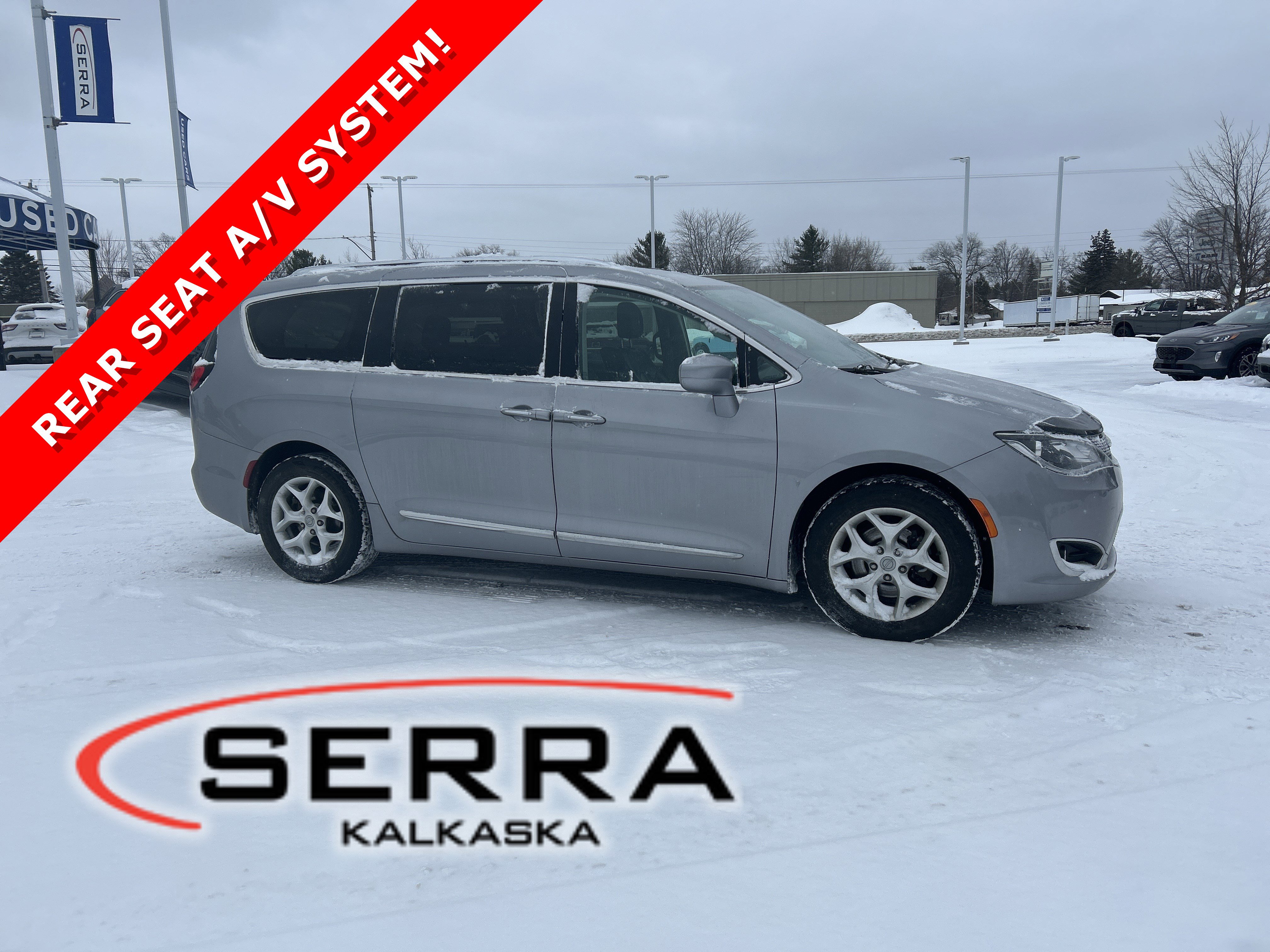 Used 2018 Chrysler Pacifica Touring-L Plus w/ Tire & Wheel Group image 1