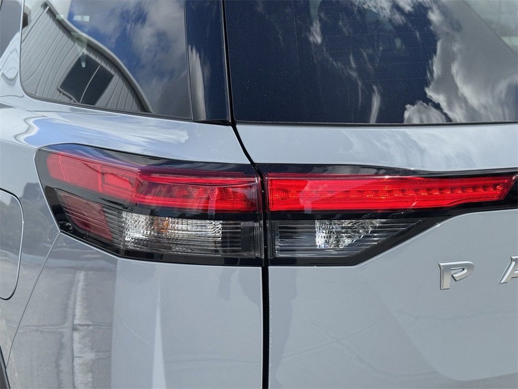 New 2025 Nissan Pathfinder Platinum w/ Lighting Package (N93) image 8