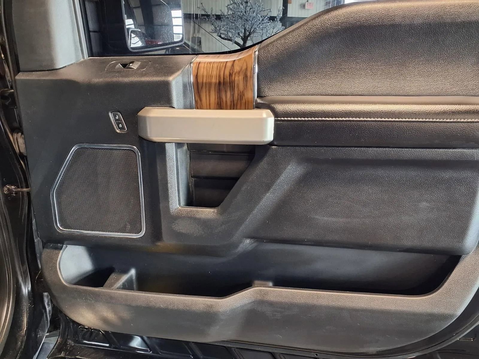 Used 2018 Ford F150 Lariat AWD/4WD image 12