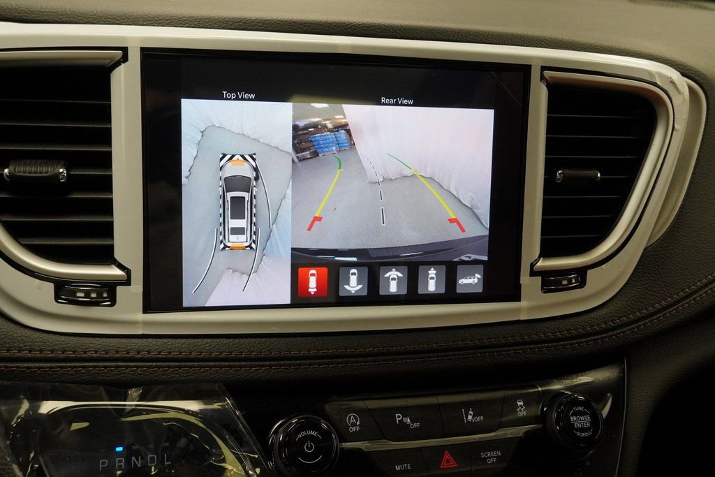 New 2026 Chrysler Pacifica Pinnacle image 25