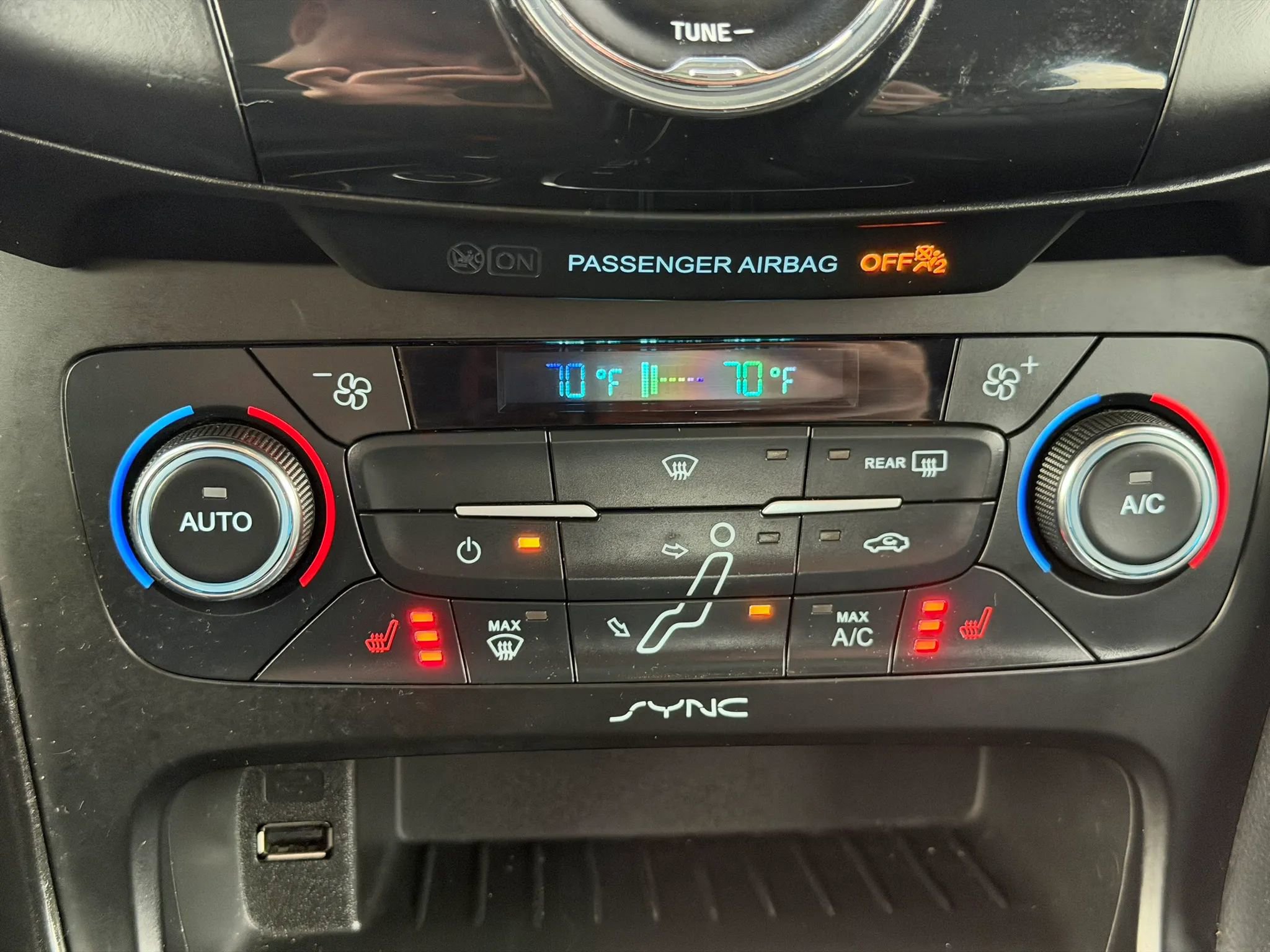 Used 2016 Ford Focus Titanium FWD image 36