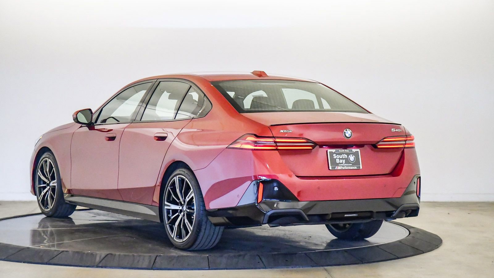 Used 2026 BMW 540i xDrive image 2