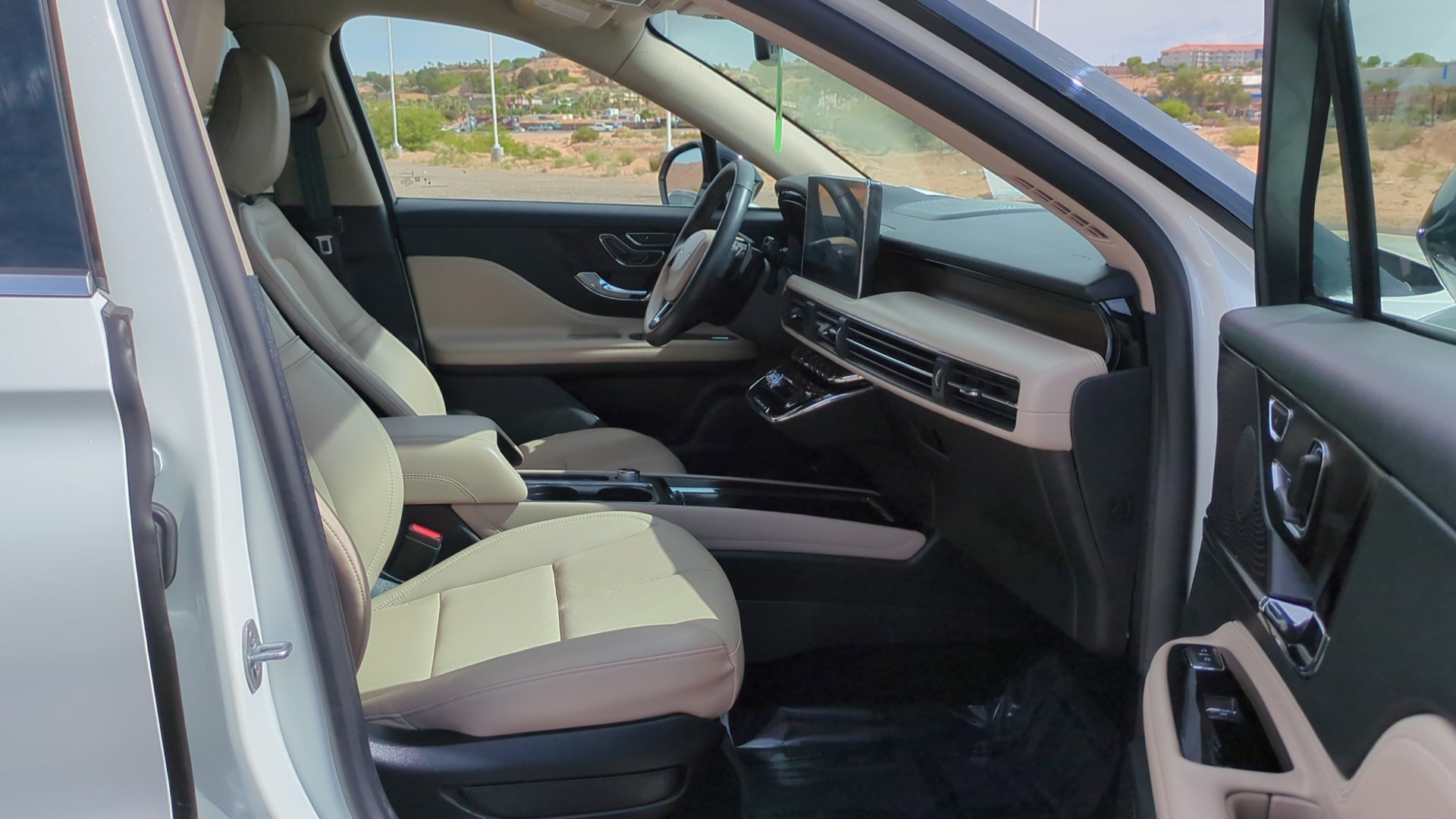 Used 2025 Lincoln Corsair Reserve image 30