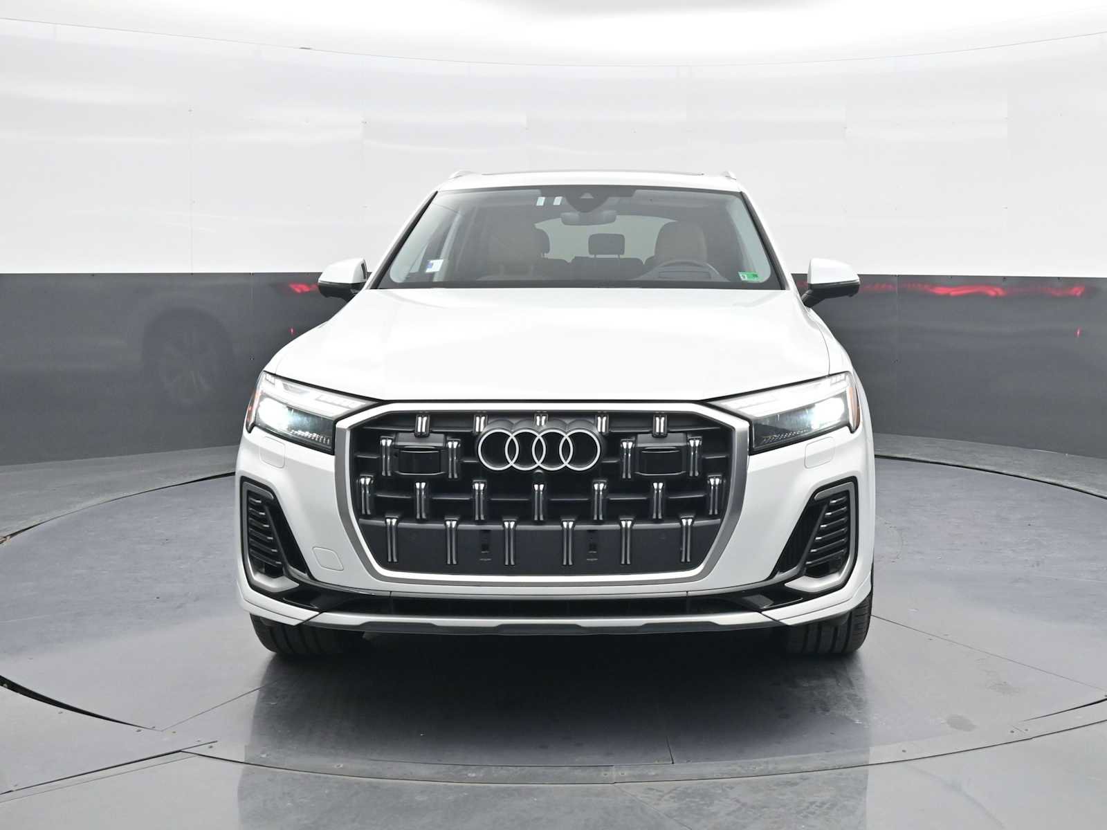 Used 2025 Audi Q7 3.0T Prestige w/ Prestige Package image 3