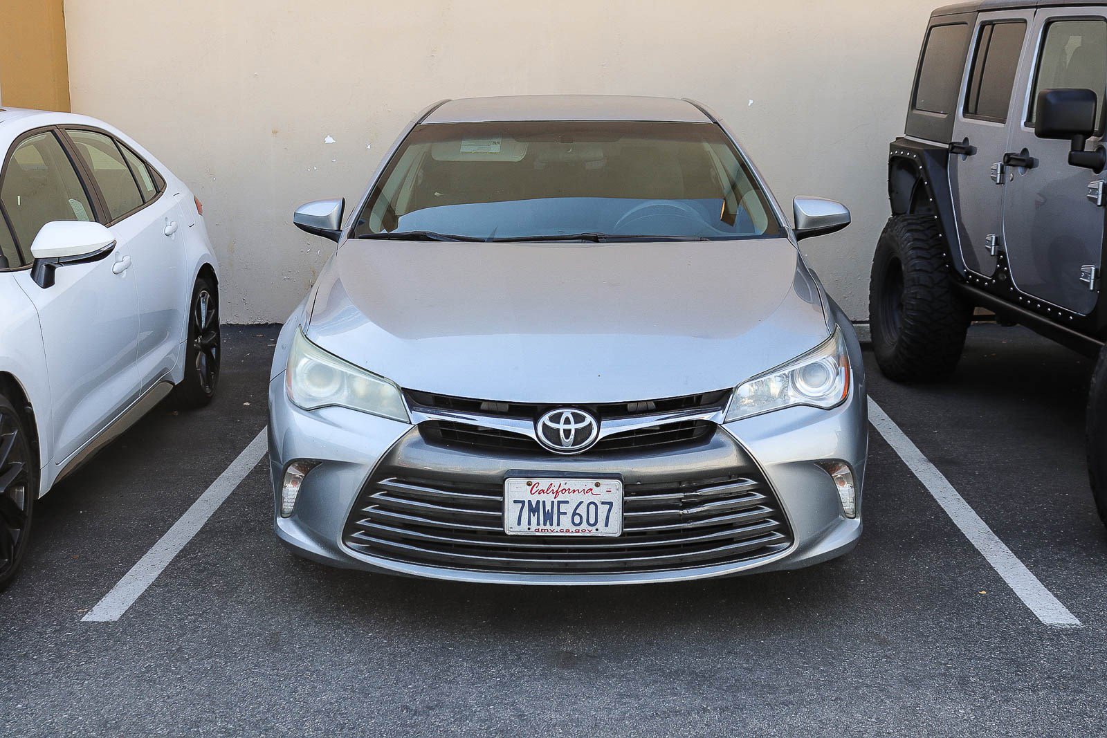 Used 2016 Toyota Camry LE image 2
