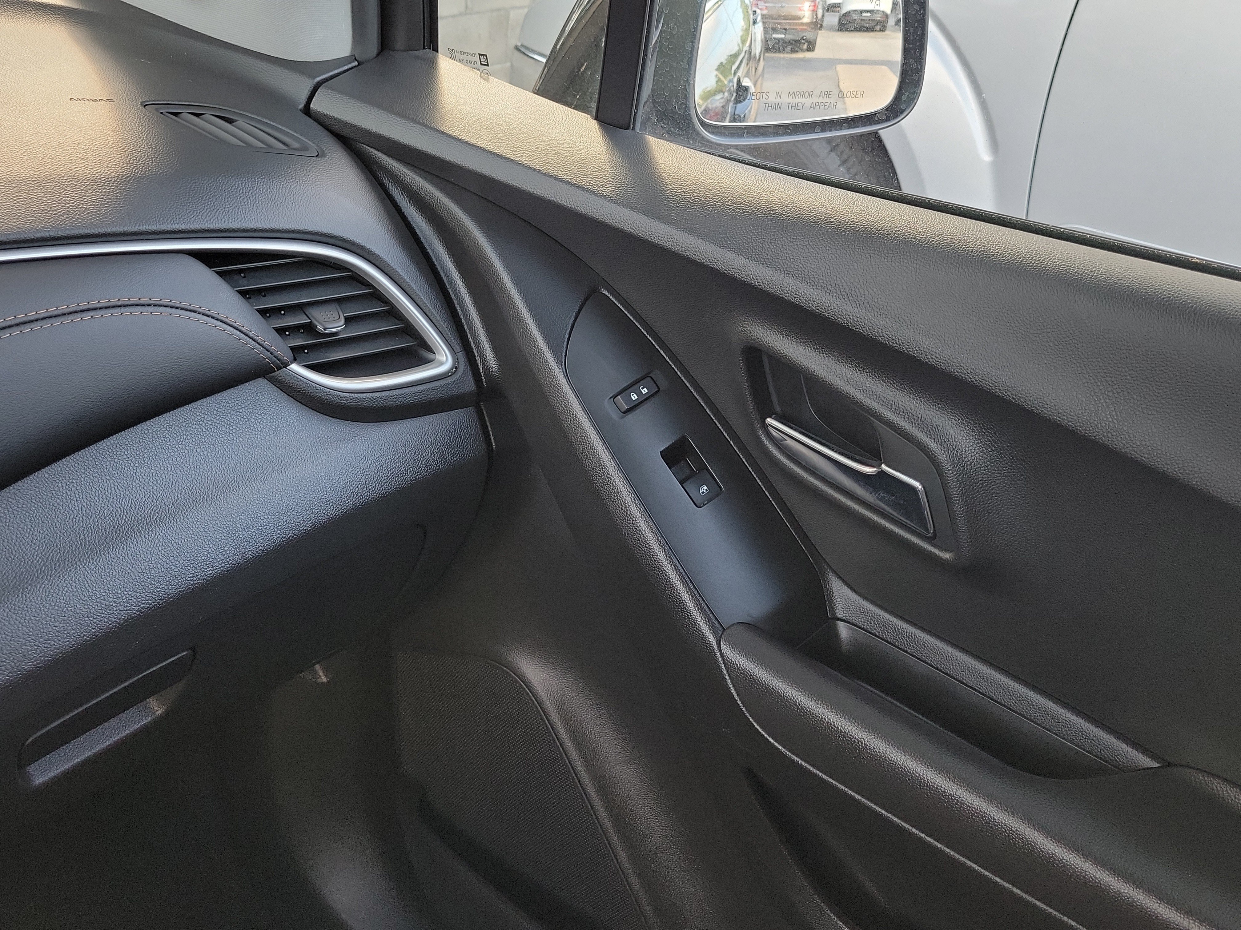 Used 2020 Chevrolet Trax LT w/ Driver Confidence Package FWD image 28