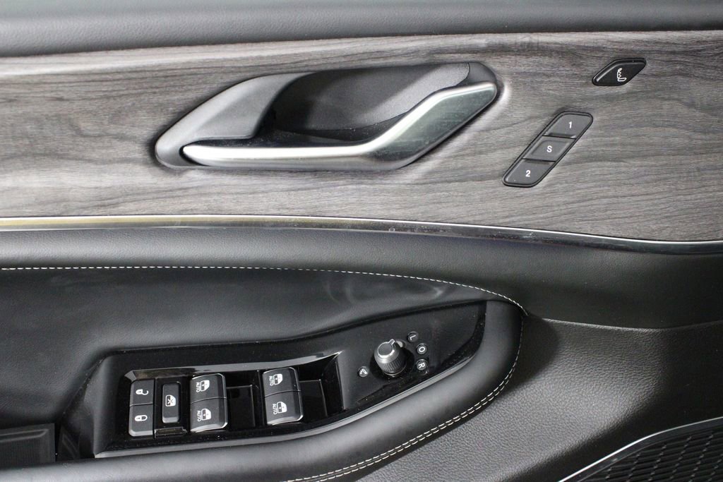 Used 2023 Jeep Grand Cherokee L Overland w/ Advanced Protech Group III image 20