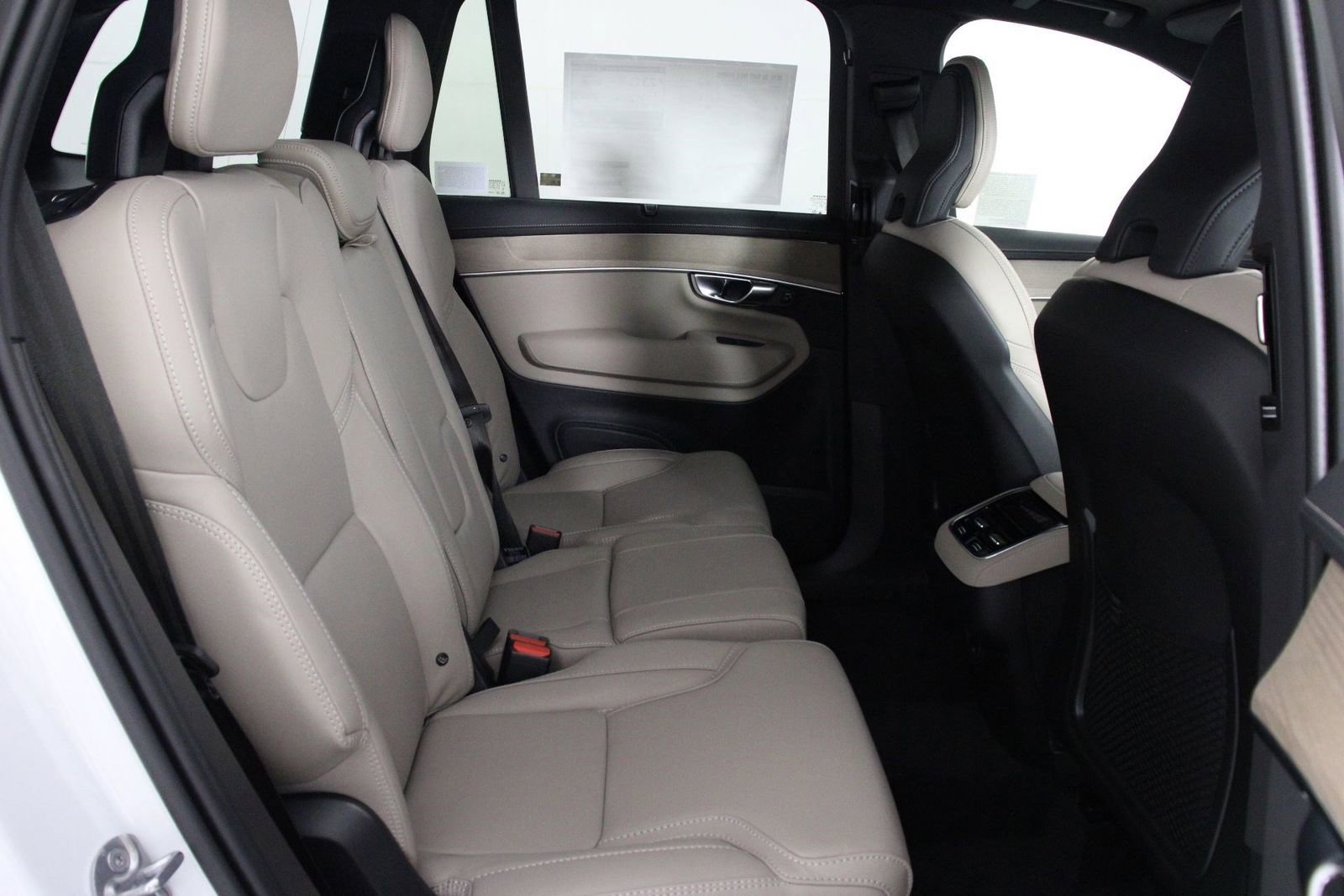 New 2026 Volvo XC90 B6 Ultra w/ Protection Package image 11