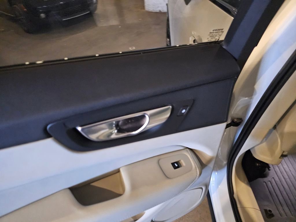 Certified 2023 Volvo XC60 B5 Ultimate image 12