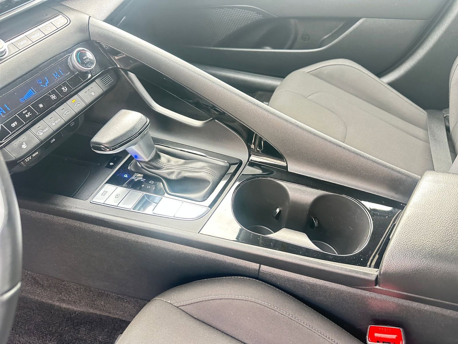 Used 2025 Hyundai Elantra SEL image 44