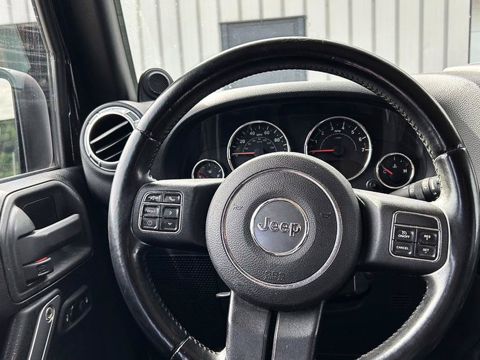 Used 2012 Jeep Wrangler Unlimited Sahara w/ Dual Top Group AWD/4WD image 8