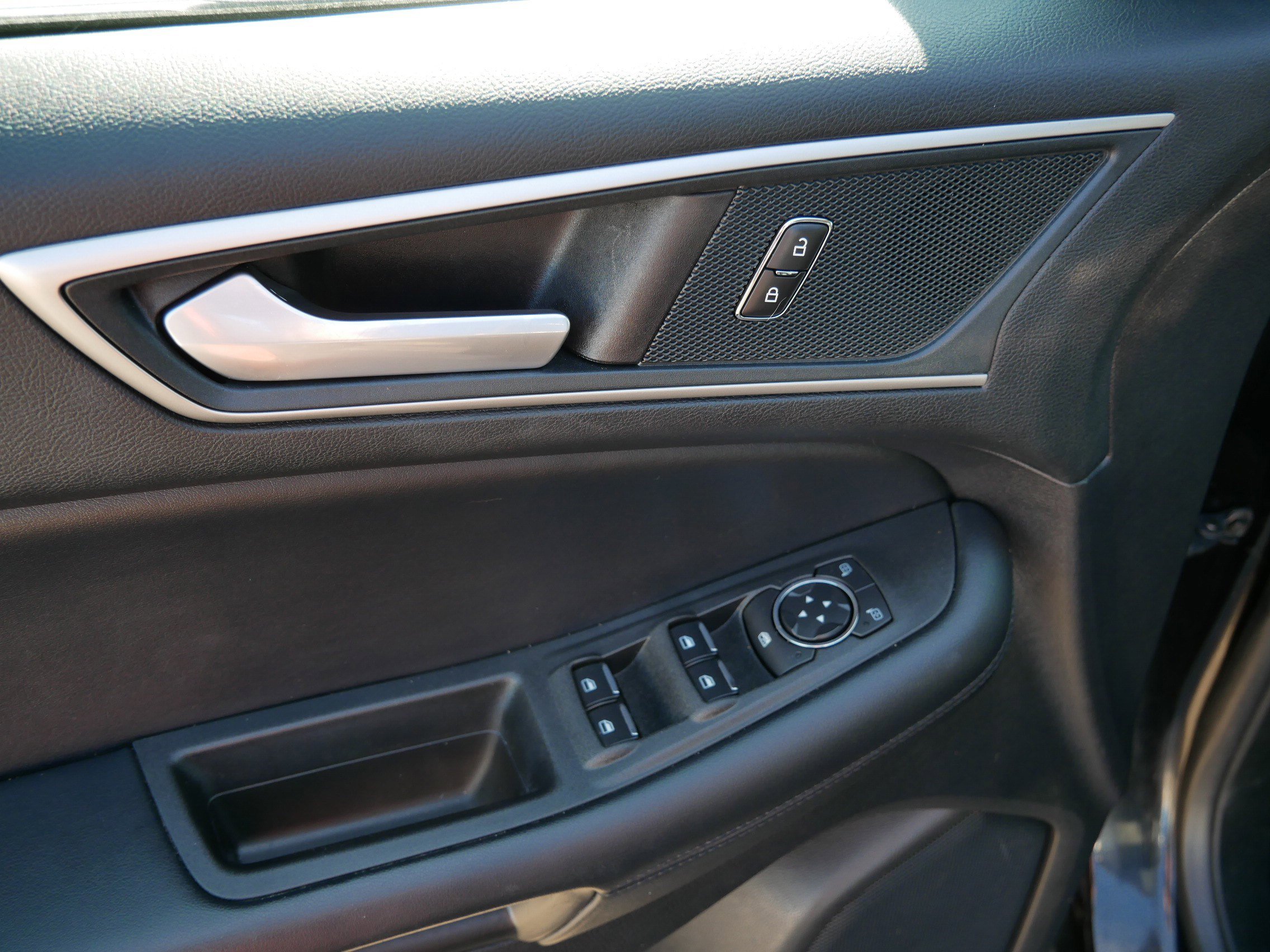 Used 2021 Ford Edge SEL image 21