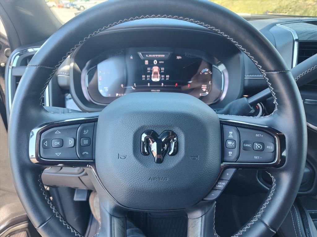 Used 2025 RAM 3500 Limited AWD/4WD image 17