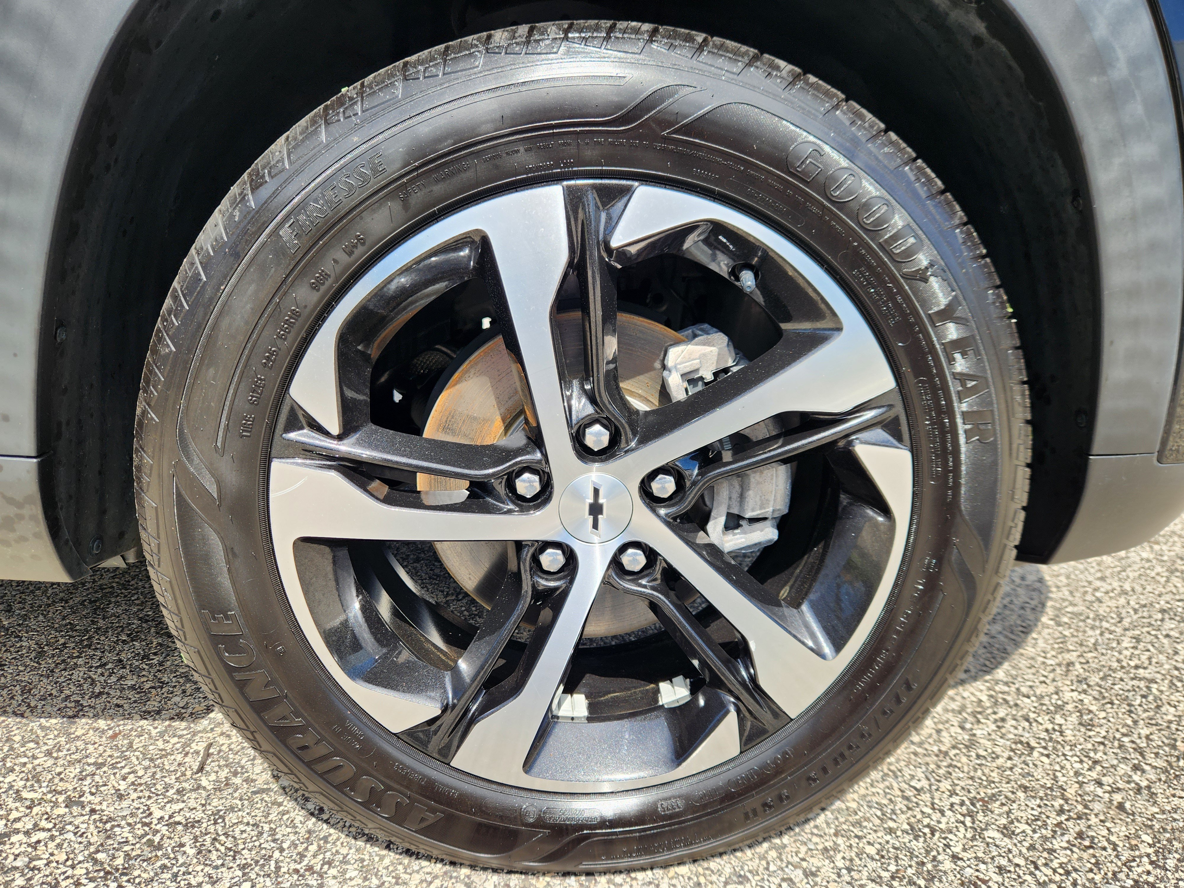 Used 2024 Chevrolet Trax RS w/ Sunroof Package FWD image 20