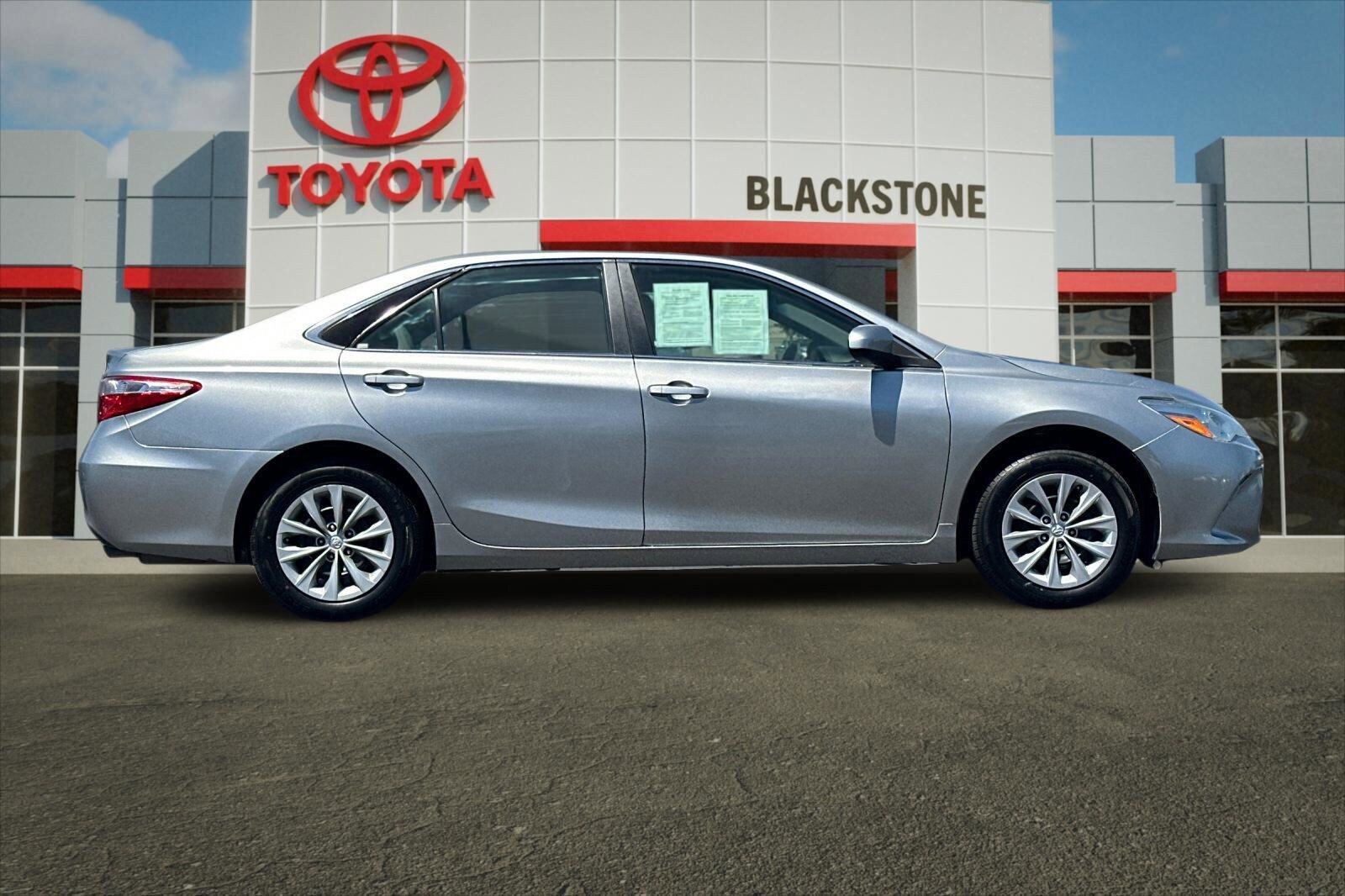 Used 2017 Toyota Camry LE FWD image 2