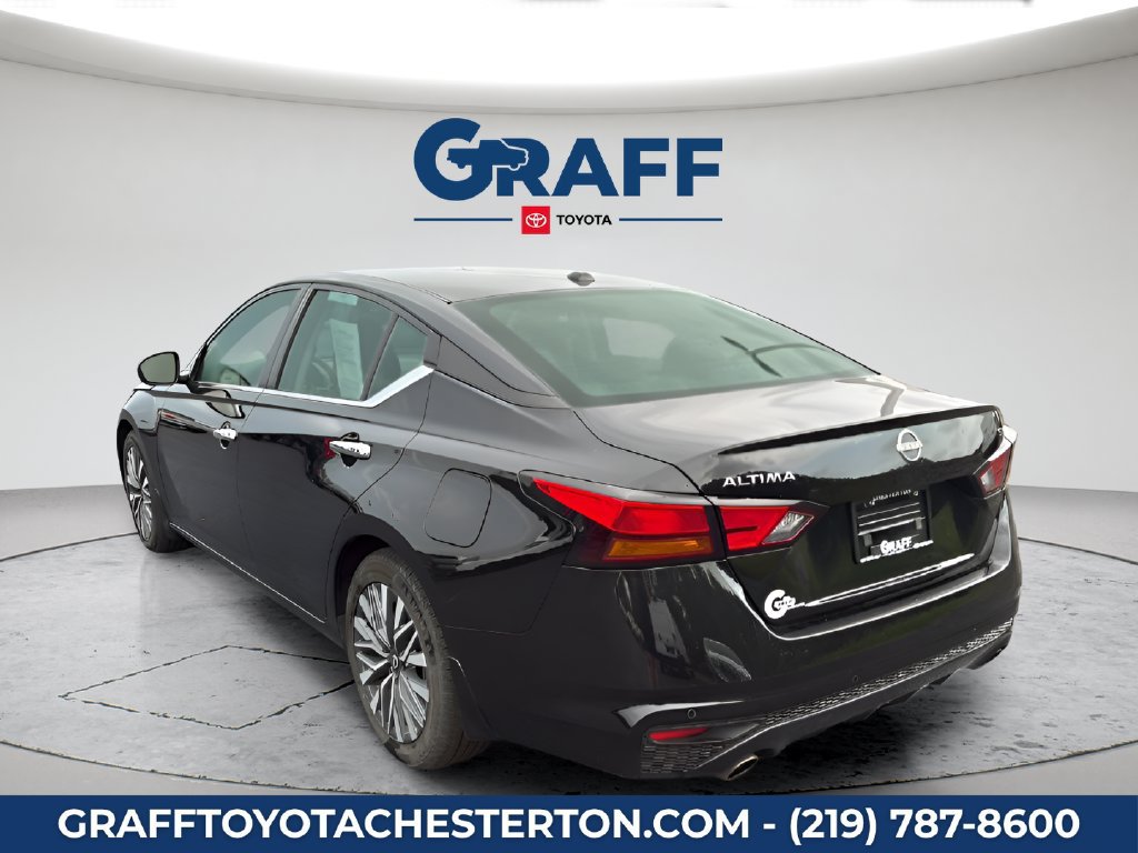 Used 2024 Nissan Altima 2.5 SV w/ SV Premium Package FWD image 3