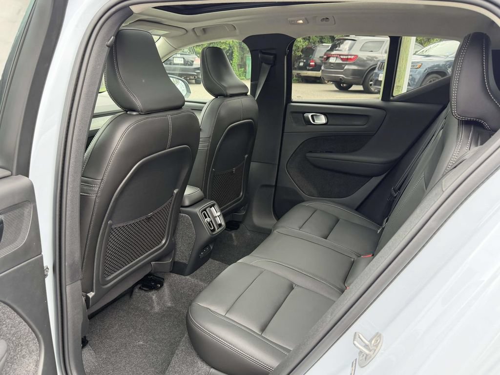 New 2026 Volvo XC40 B5 Core w/ Climate Package AWD/4WD image 14