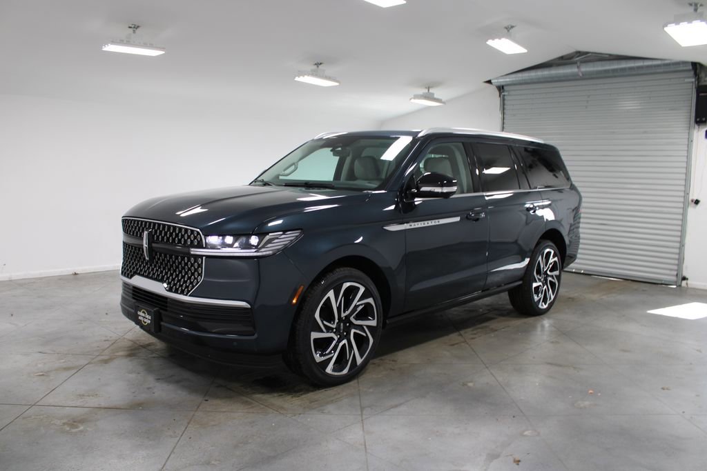 New 2026 Lincoln Navigator Reserve AWD/4WD image 3