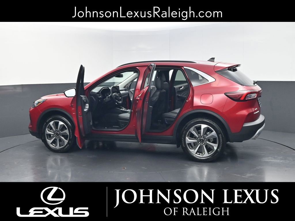 Used 2025 Ford Escape Platinum w/ Premium Technology Package image 32