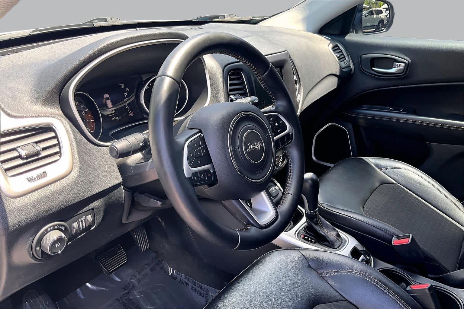 Used 2018 Jeep Compass Latitude w/ Popular Equipment Group FWD image 18