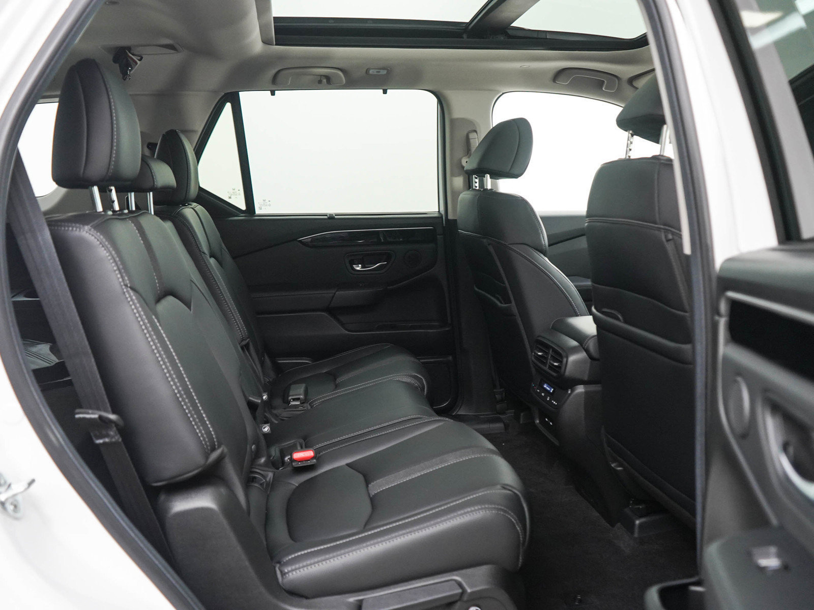 Used 2025 Honda Pilot Touring image 12