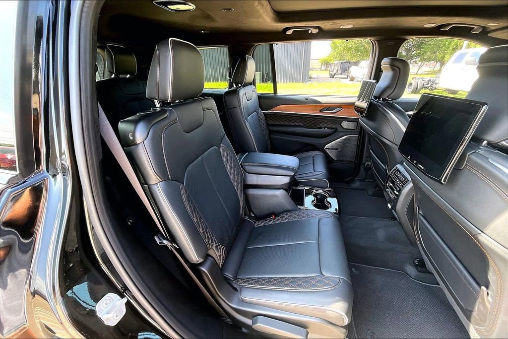 Used 2025 Jeep Grand Cherokee L Summit AWD/4WD image 27