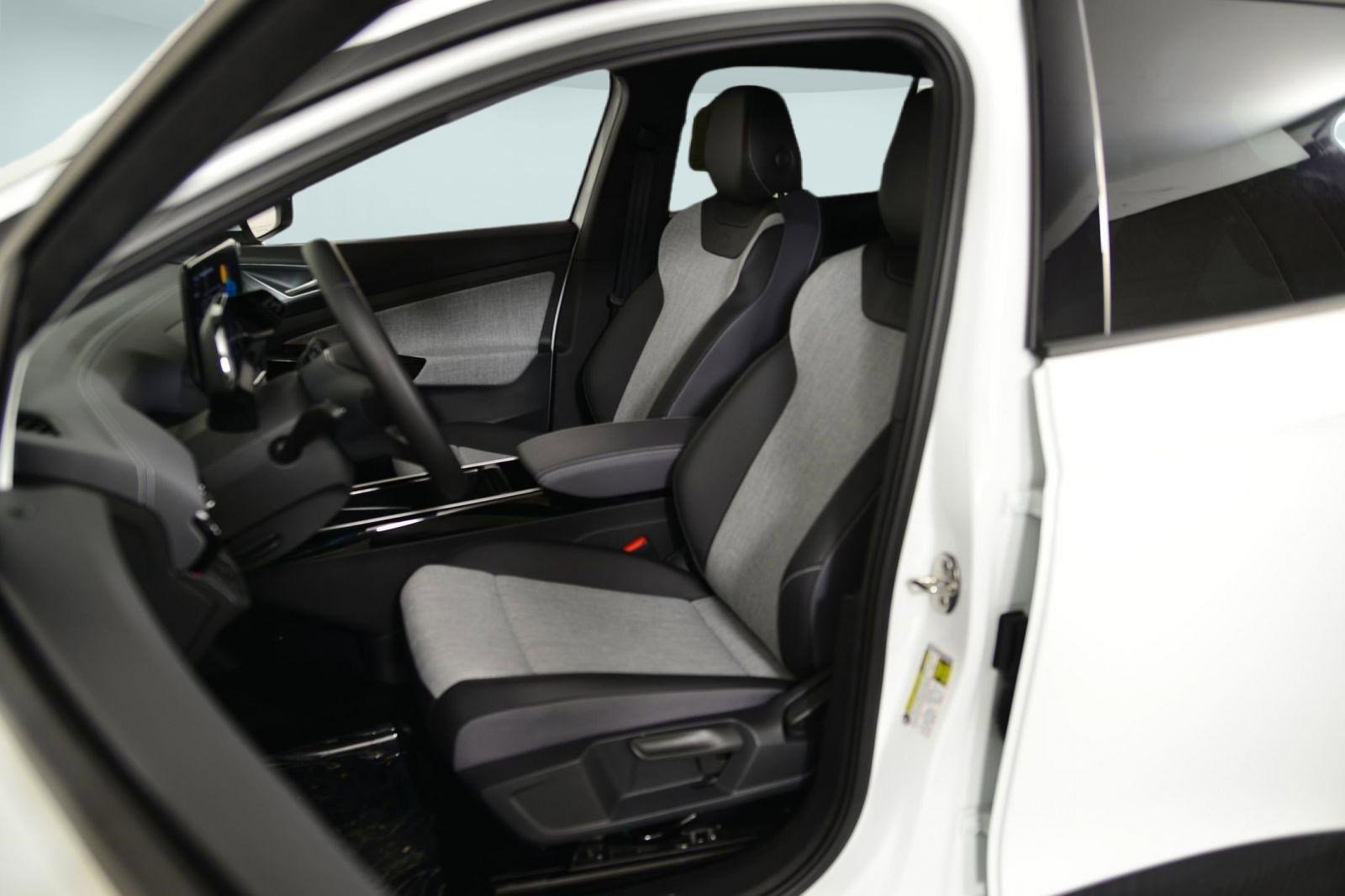 Used 2025 Volkswagen ID.4 Limited image 4