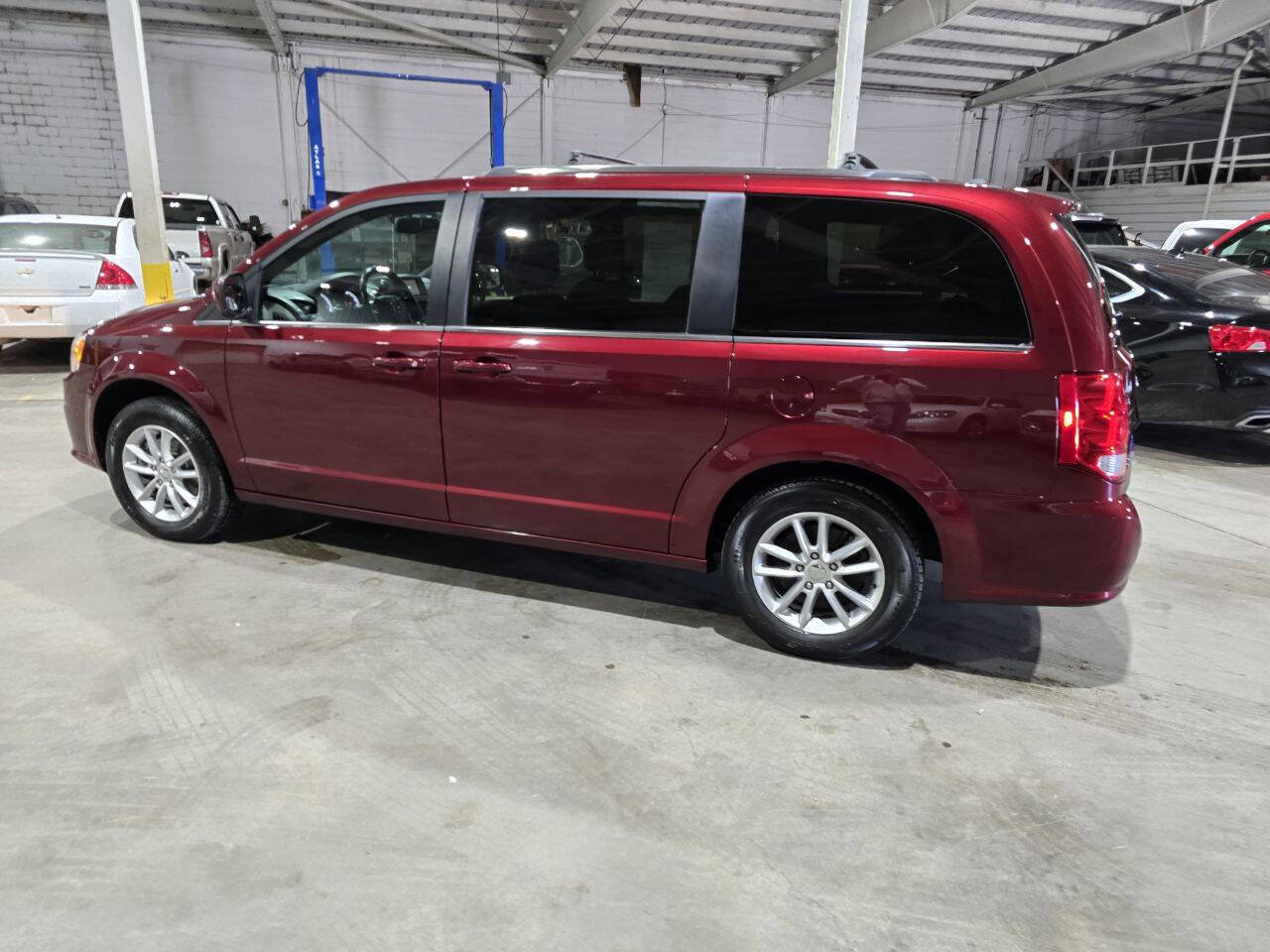 Used 2019 Dodge Grand Caravan SXT image 6