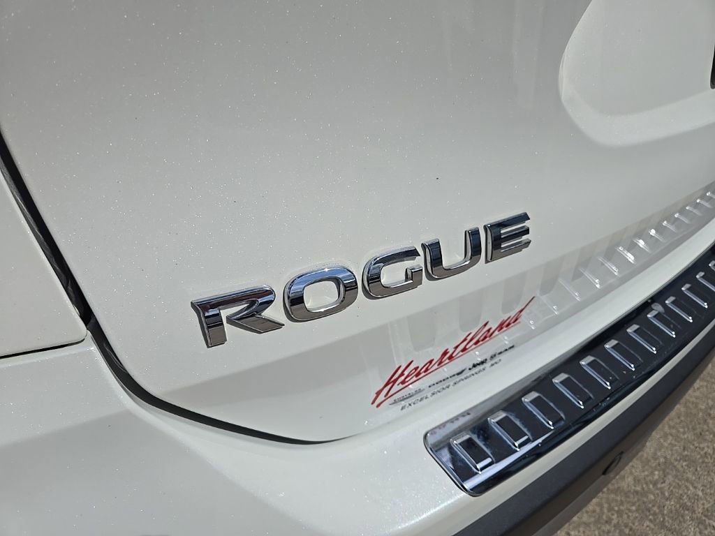 Used 2020 Nissan Rogue SV AWD/4WD image 19